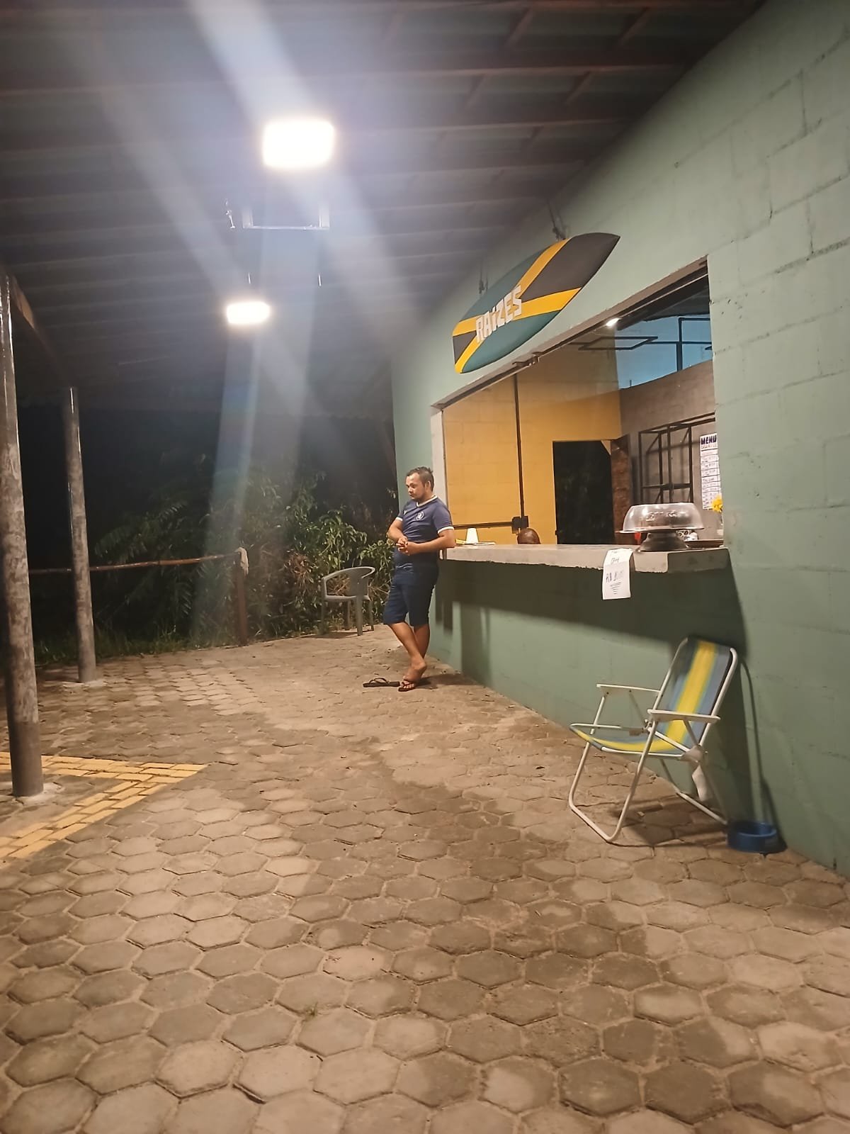 Balcão do restaurante da Casa Raízes